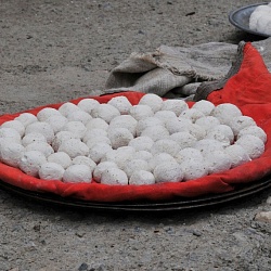 Drying yougurt balls